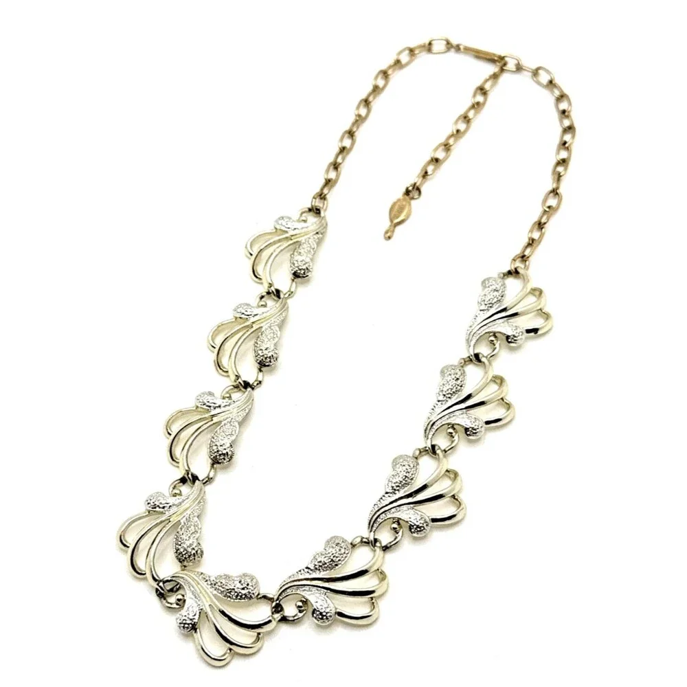 Vintage Sarah Coventry Frosted Feathers Choker Necklace Silver Tone 15